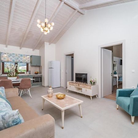 Vincenzo Suites นีดรี ภายนอก รูปภาพ