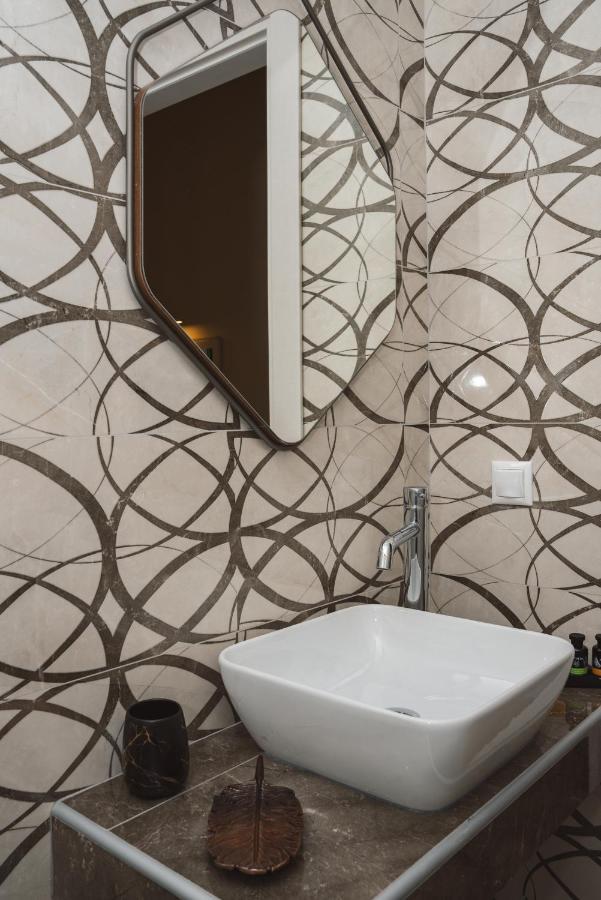 Vincenzo Suites นีดรี ภายนอก รูปภาพ