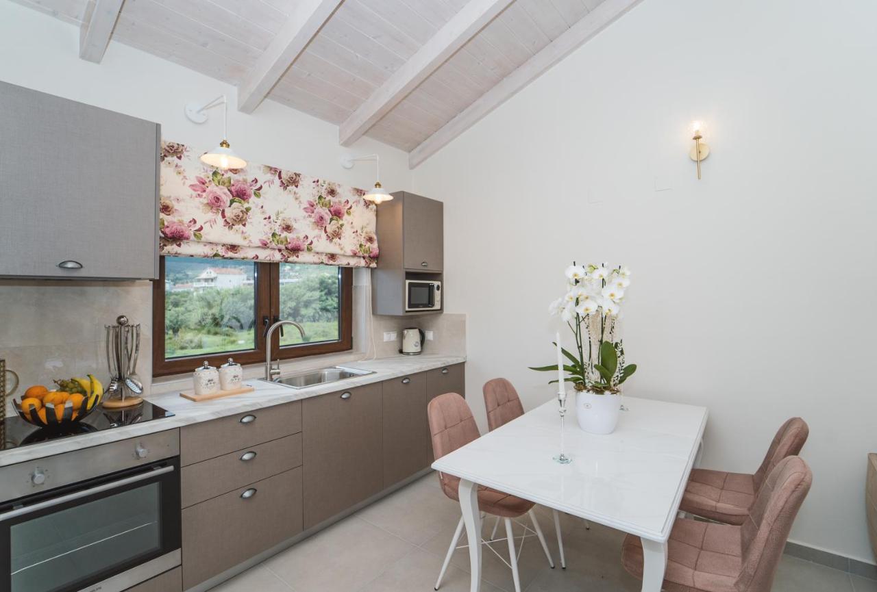 Vincenzo Suites นีดรี ภายนอก รูปภาพ