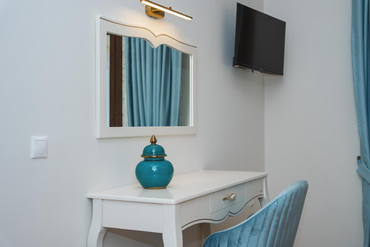 Vincenzo Suites นีดรี ภายนอก รูปภาพ